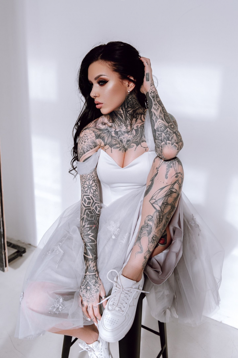 Russian tattooed beauty Diana Madness