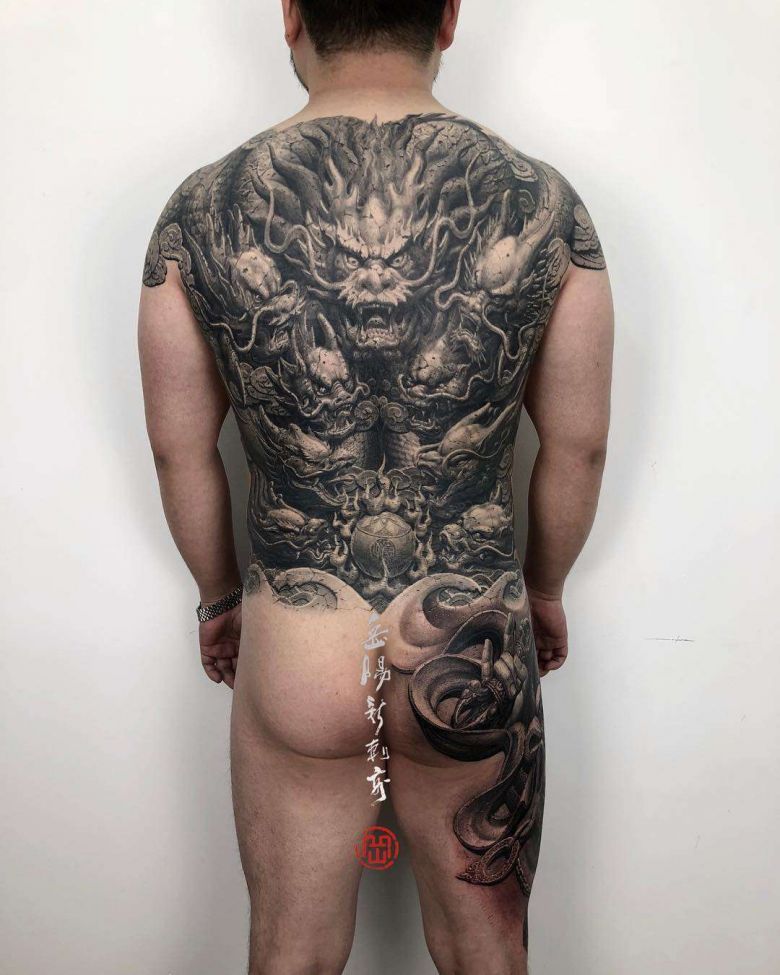 Tattoo artist Heng Yue, authors style black&grey traditional oriental realism | China