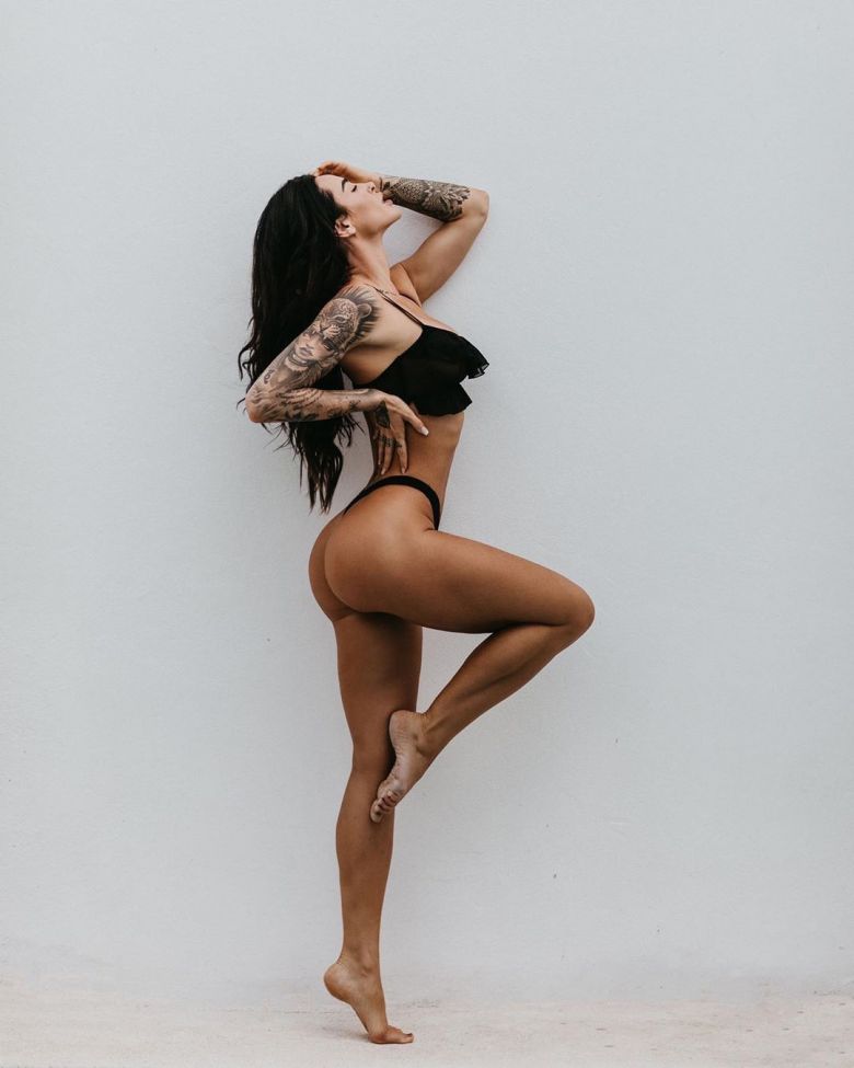 Tattooed fitness model - She
