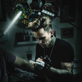 Tattoo artist London Reese