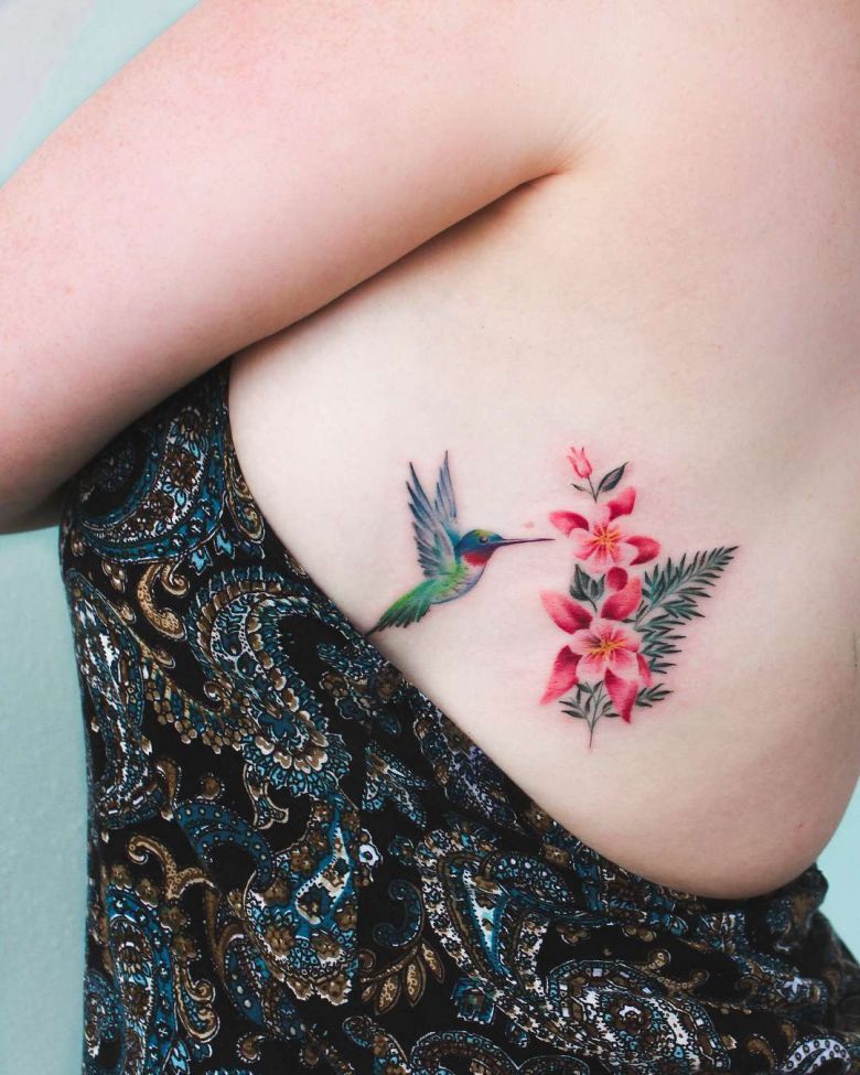 Tattoo artist Bryan Gutierrez, color and black minimalistic flowers tattoo | USA