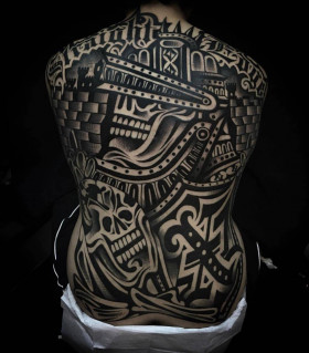 Tattoo artist Luxiano 31