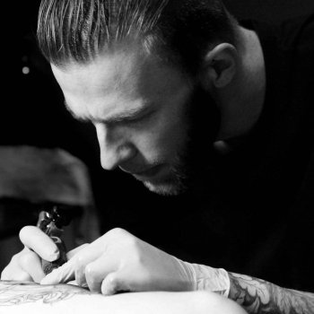 Tattoo artist Alvári Sándor 