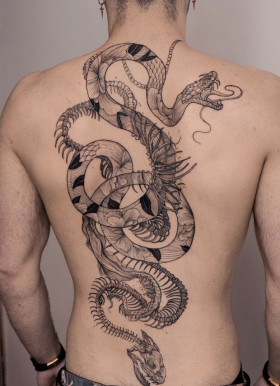 Lesya Crow's Engraving-Inspired Tattoo Revolution