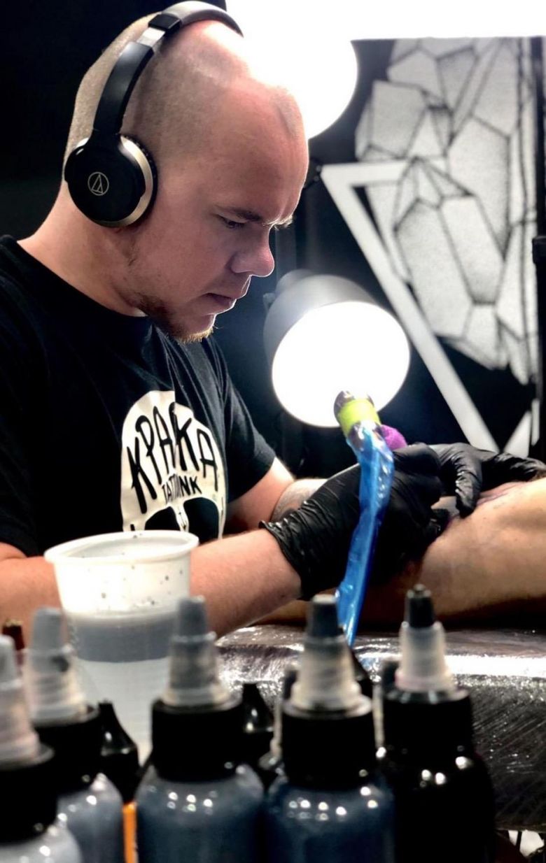 Alexander Zuev - a detailed tutorial of tattooing in Black and Gray Realism