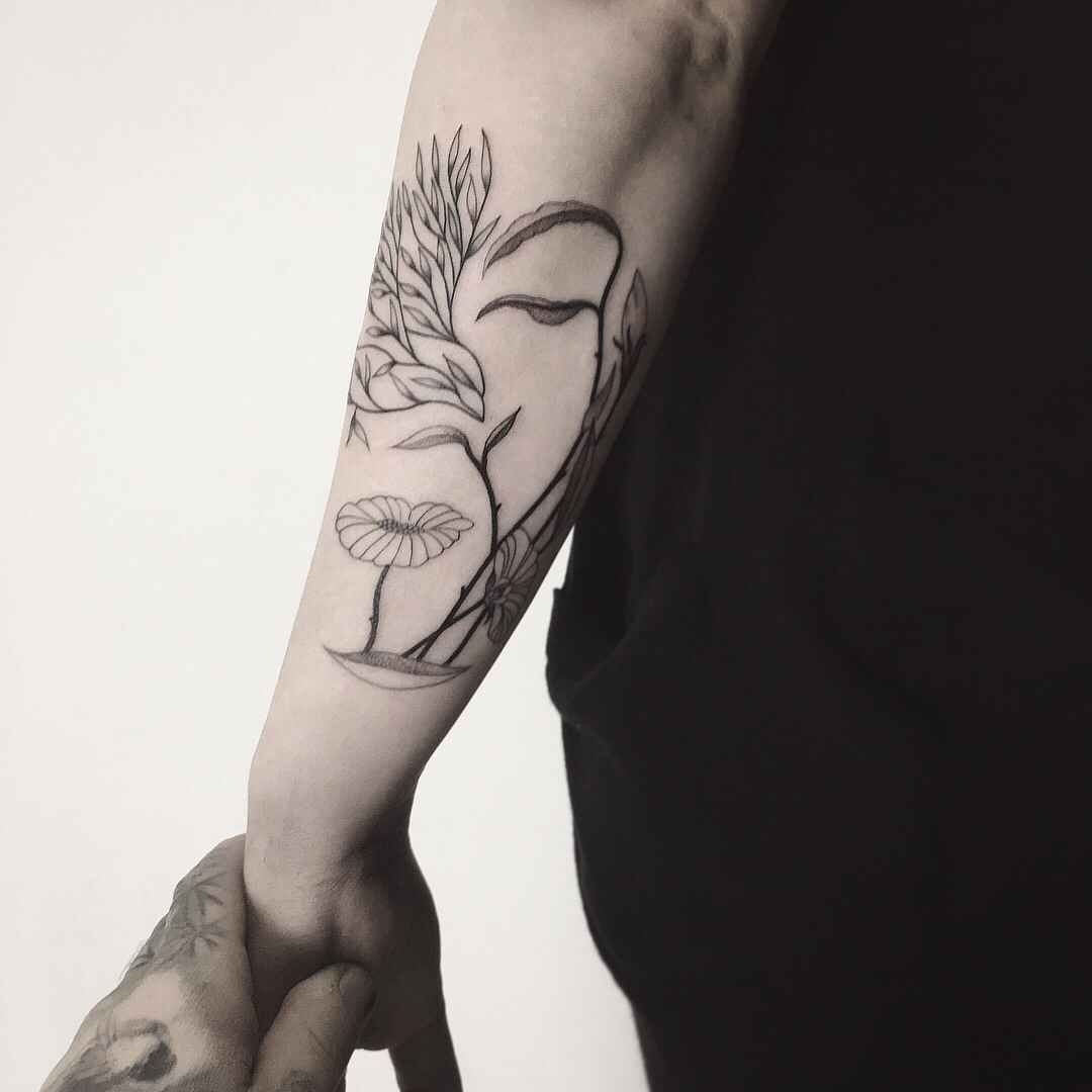 Tattoo artist Iosep authors black minimalistic tattoo, graphic, linework | Hamburg, Germany
