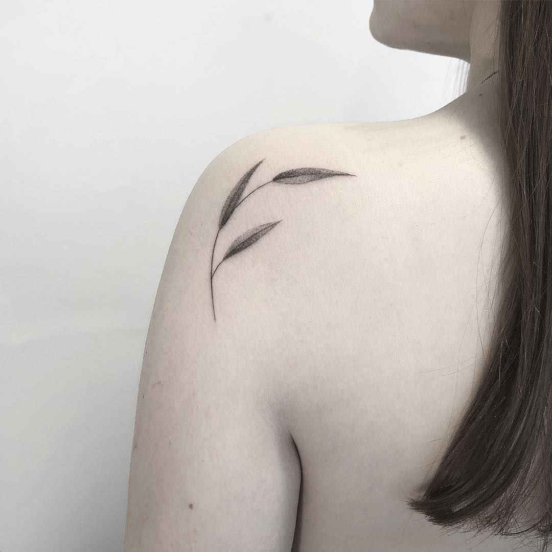 Tattoo artist Iosep authors black minimalistic tattoo, graphic, linework | Hamburg, Germany