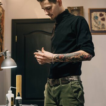 Tattoo artist Zhenya Legkie Ruki