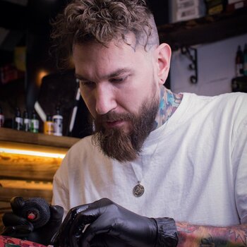 Tattoo artist Anton Gluhih