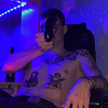 Tattoo model Dealingounces