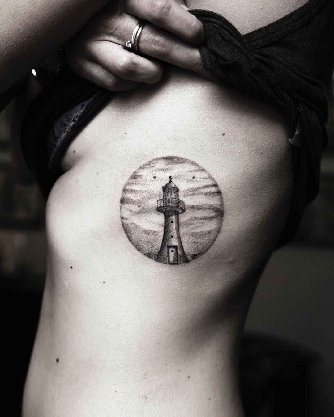 Tattoo艺术家Alessandro Capozzi黑色作者极简风格 tattoo | 罗马，意大利