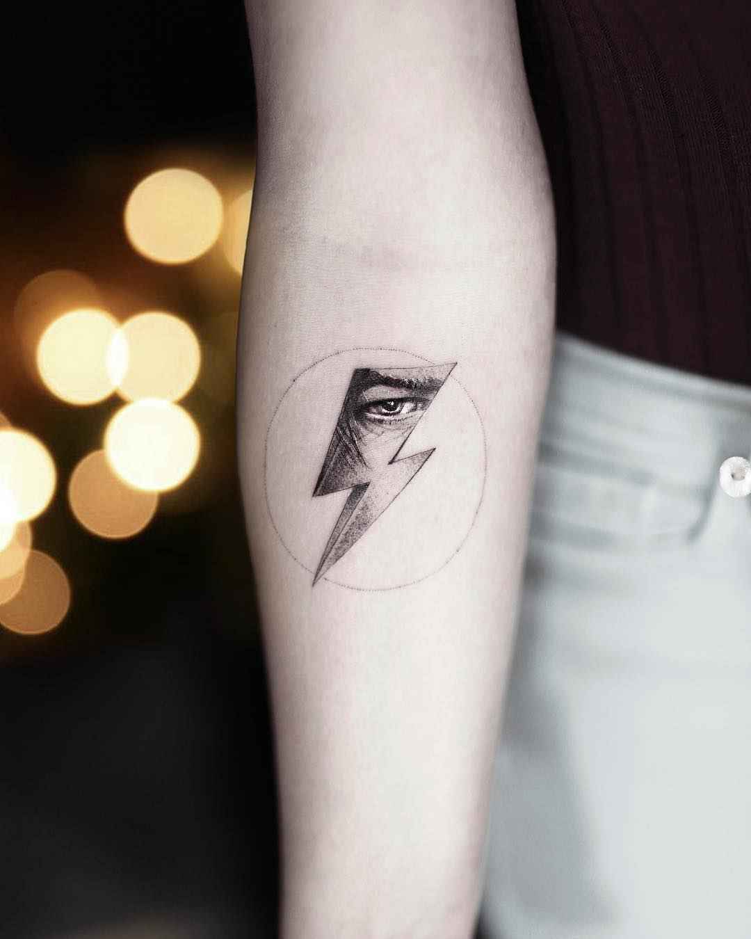 Tattoo艺术家Alessandro Capozzi黑色作者极简风格 tattoo | 罗马，意大利