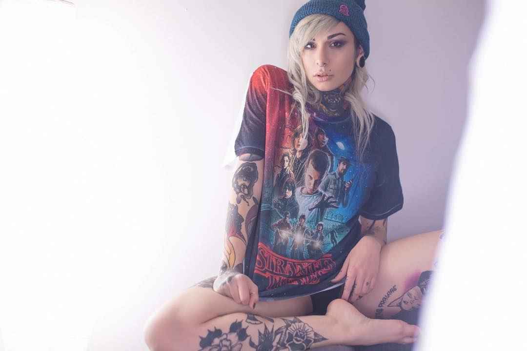 Modelo tatuada Slim Suicide, modelo de fotografía alternativa, chica tatuada |  Milán, Italia