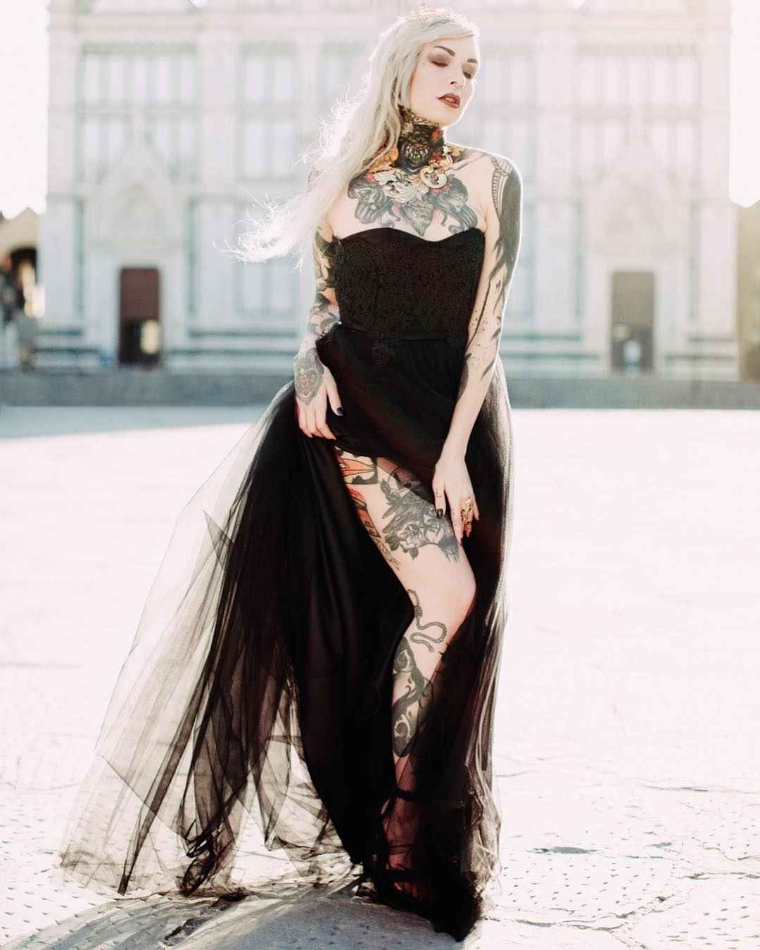 Modelo tatuada Slim Suicide, modelo de fotografía alternativa, chica tatuada |  Milán, Italia