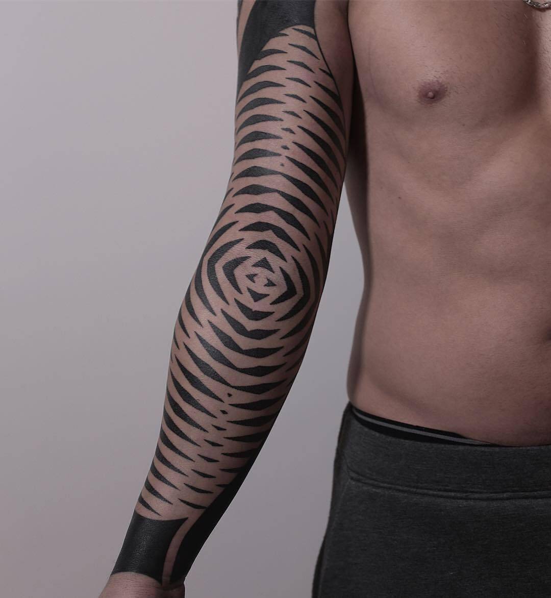 Tattoo artist Alejandro Prada, blackwork ornamental dotwork tattoo, lecture at 10th International Moscow Tattoo Convention