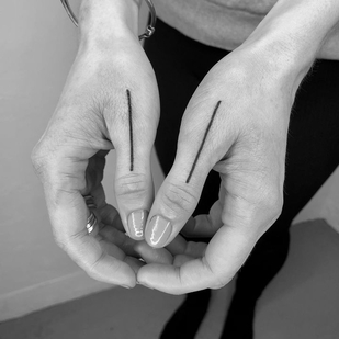 Black  tattoo on Fingers #64112 | Tattoo Artist crooked_gun