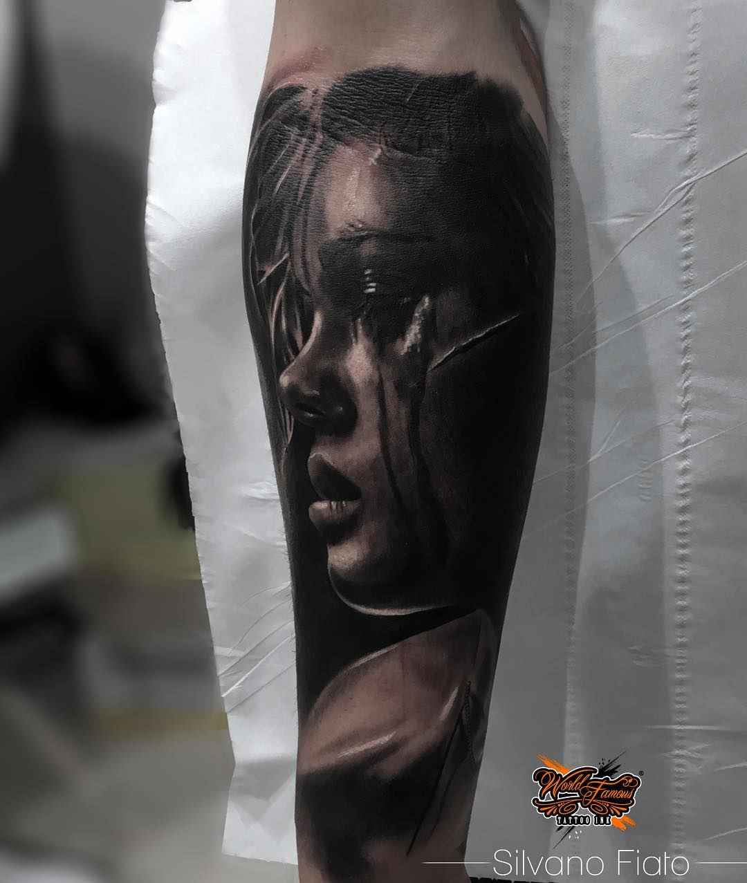 Tattoo artist Silvano Fiato black and grey realistic tattoo