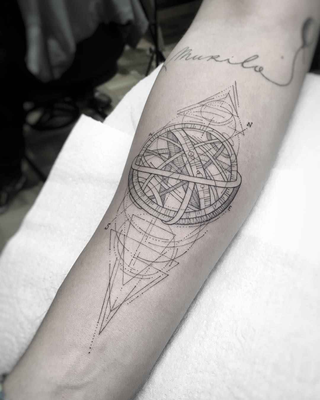 Tattoo artist William Marin thin black tattoo , graphic, linework, minimalism | Brazil