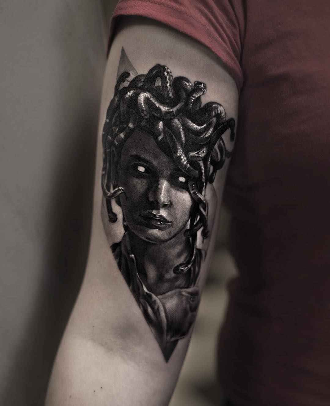 Tattoo artist Adrian Lindell black&grey portrait and abstract tattoo realism | Stockholm, Sweden