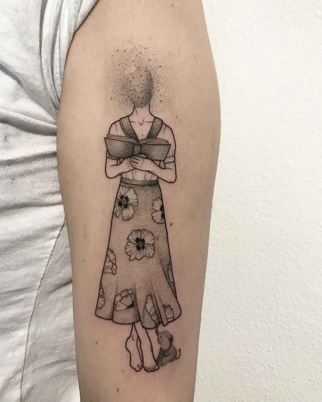 Tattoo艺术家Anna Neudecker创作黑色超现实主义纹身，线条艺术，极简主义 | 意大利米兰