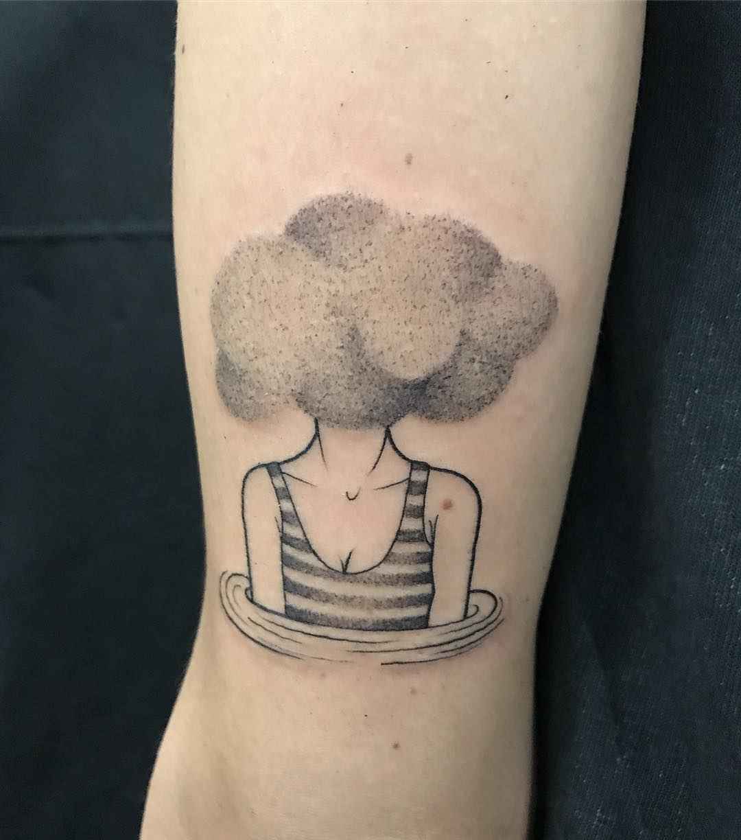 Tattoo艺术家Anna Neudecker创作黑色超现实主义纹身，线条艺术，极简主义 | 意大利米兰