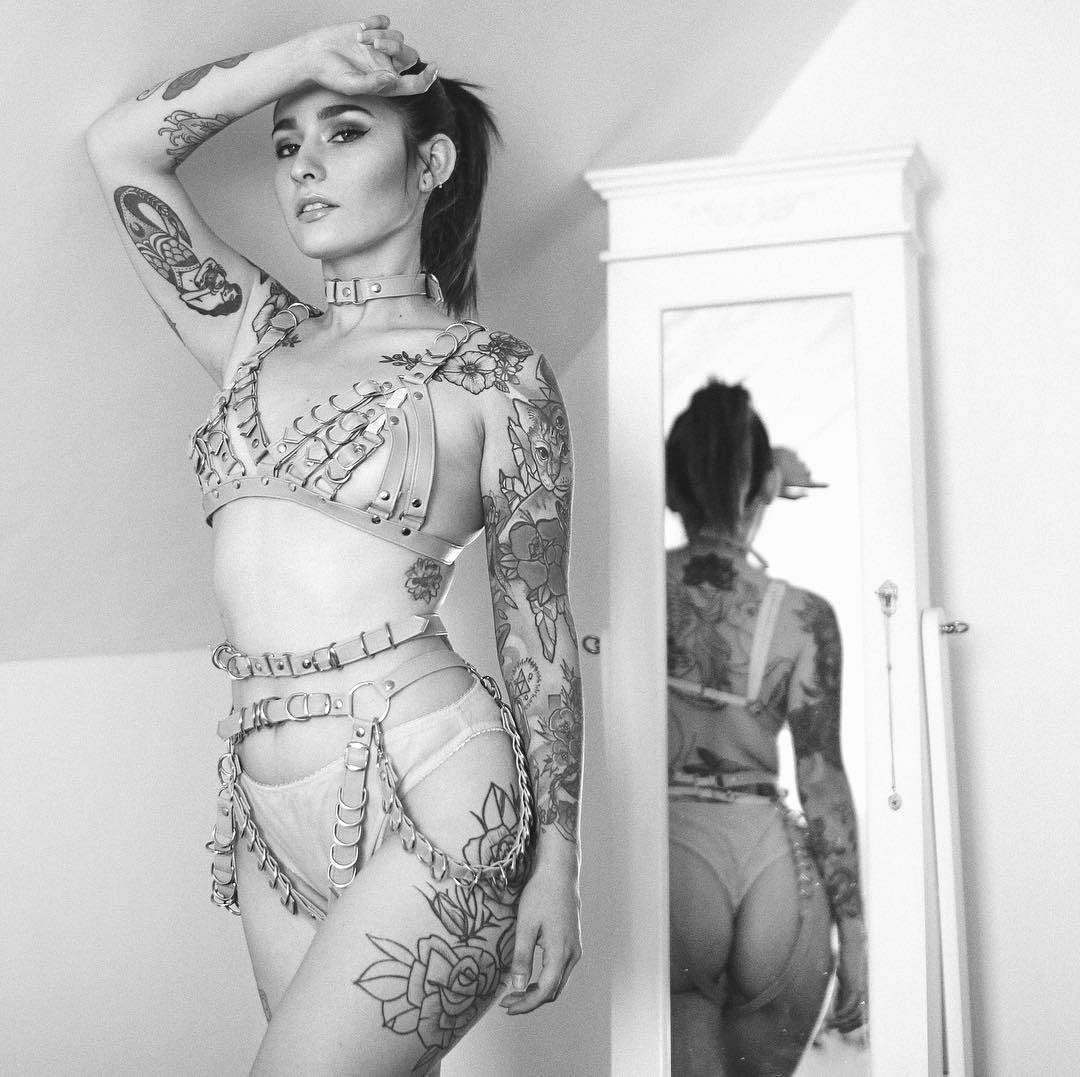 Tattooed model Mica, alternative photo instagram model, girl with tattoo 
