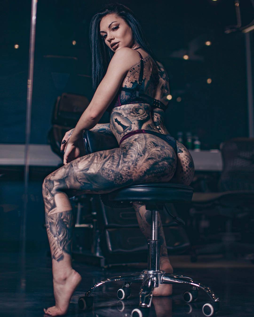 Alternative tattoo model Bee Phillips, photo model, barber girl with tattoo | United Kingdom