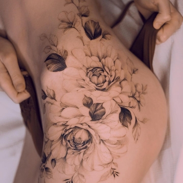 Delicate and airy tattoos for girls from Karolina Szymańska