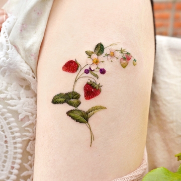 Bright floral mood in tattoos by Songe