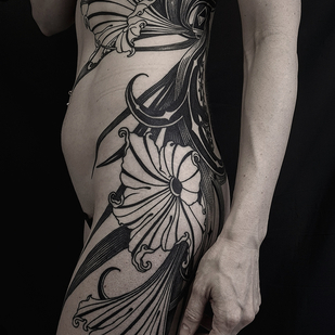 Female Black Author's Style tattoo on Thigh #65646 | Tattoo Artist ROMAN MIGURA