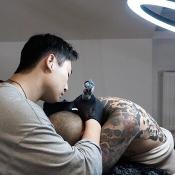 Tattoo artist Ogi Oh