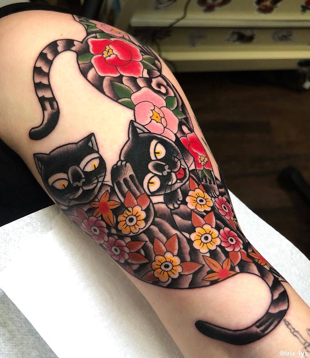 Tattoo artist Iris Lys, color traditional cat tattoo | United Kingdom