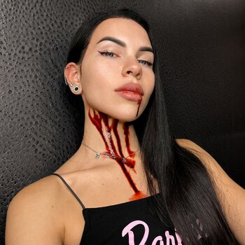 Tattoo artist Łera Zabłocka