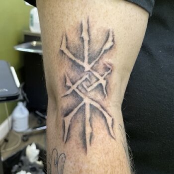 Tattoo artist Clyde Wint - Lyfestyle Tattoos