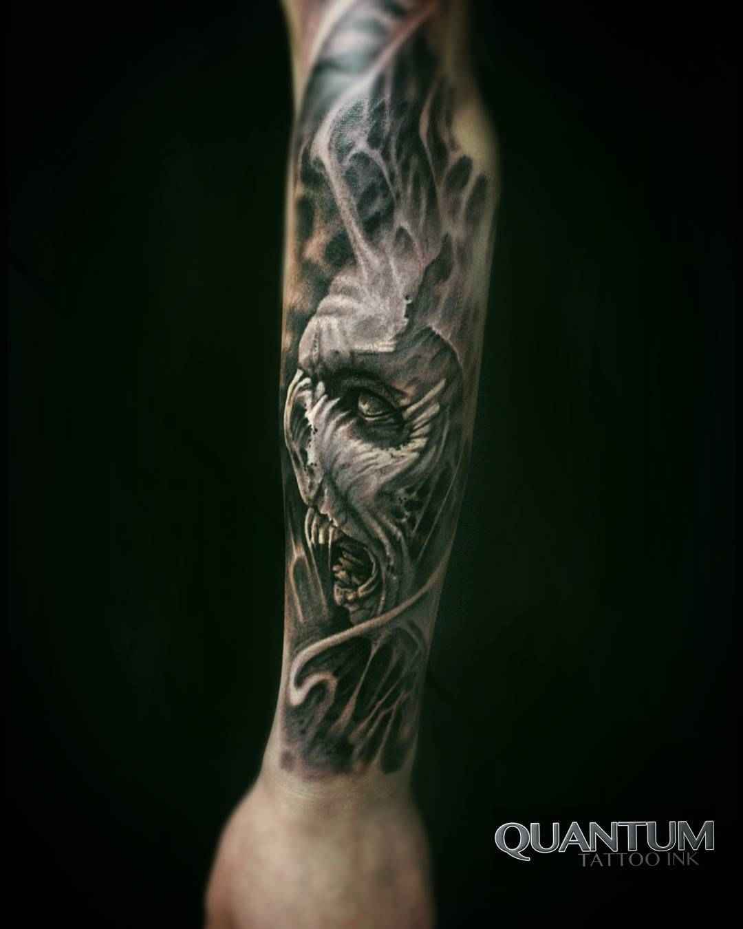 Tattoo艺术家Alexandr Litvinov，彩色与黑白 tattoo 真实感，生物机械 tattoo | 俄罗斯