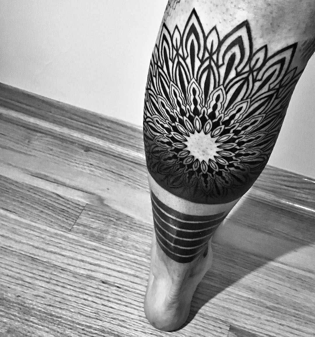 Tattoo artist Jessi Manchester, author's style black ornamental tattoo | USA