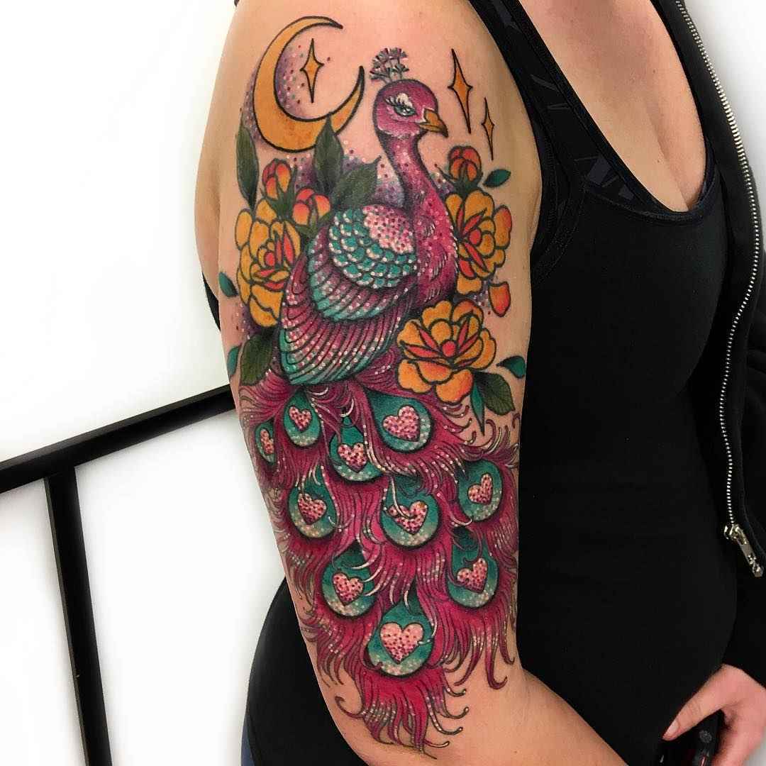 Tattoo artist Roberto Euán, authors color new school tattoo | USA