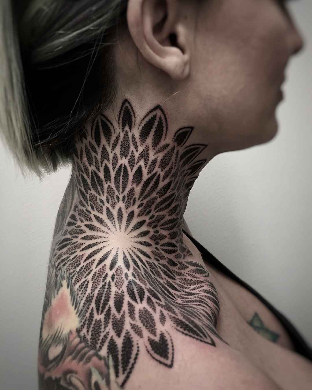 Tattoo artist Jessi Manchester, author's style black ornamental tattoo | USA