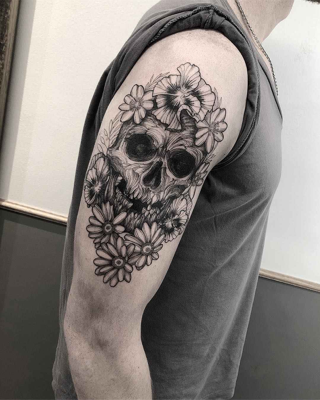 Tattoo artist Sandra Cunha authors style blackwork tattoo, linework, surrealism | Brasil