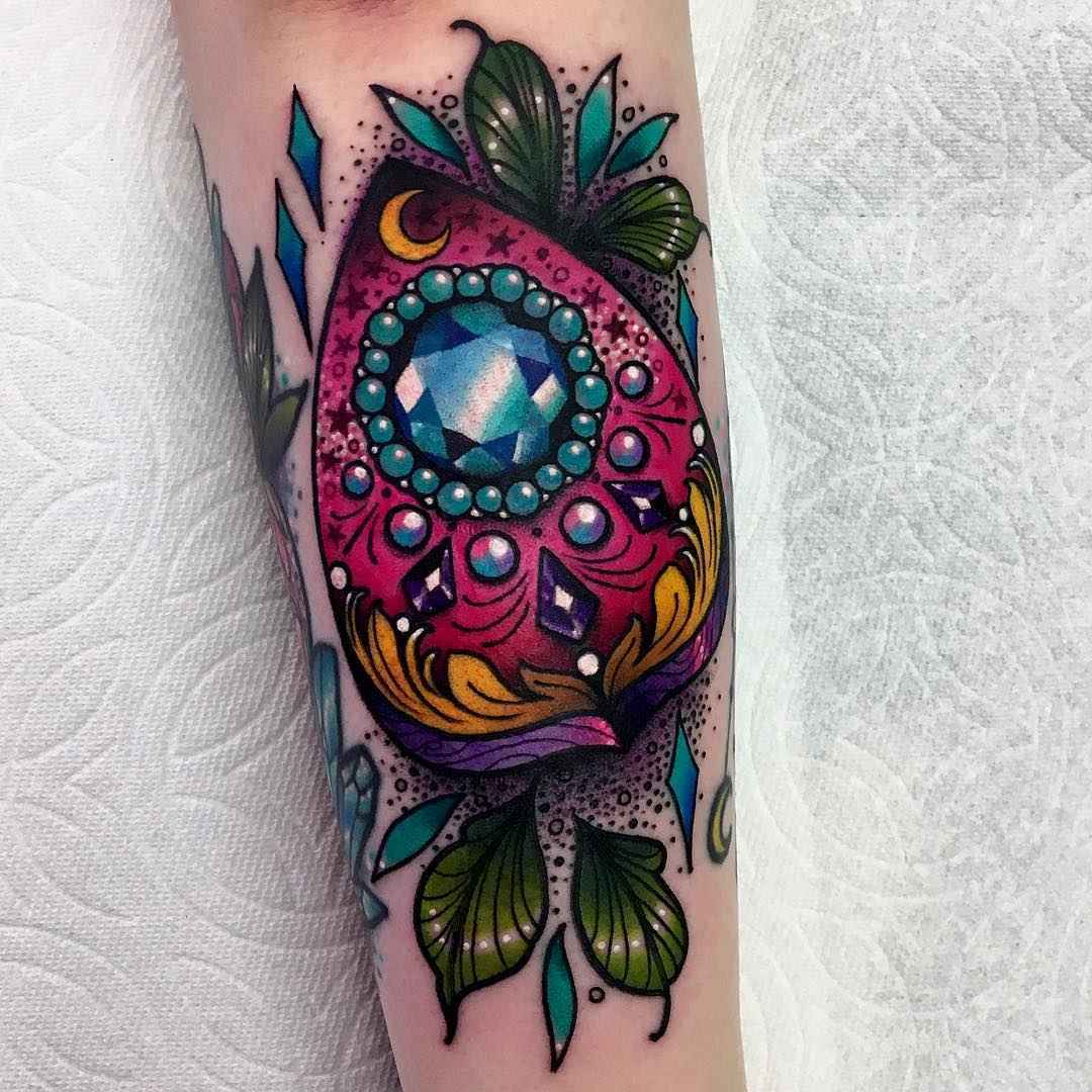 Tattoo artist Roberto Euán, authors color new school tattoo | USA