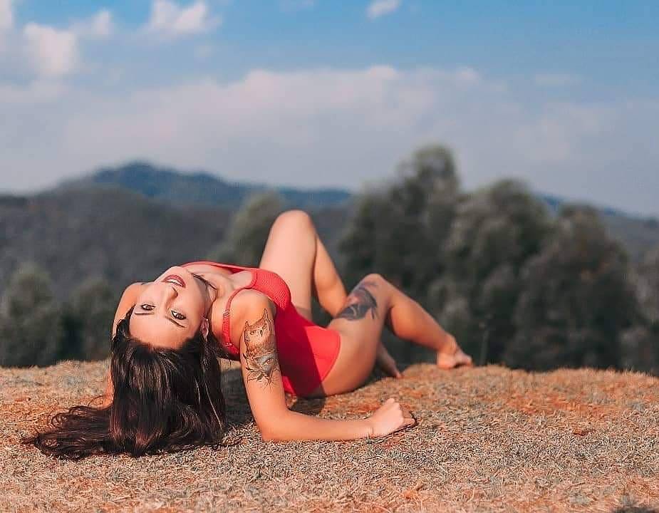 Modelo de tatuaje Ivy Denali, modelo de fotografía alternativa, chica suicida |  Brasil