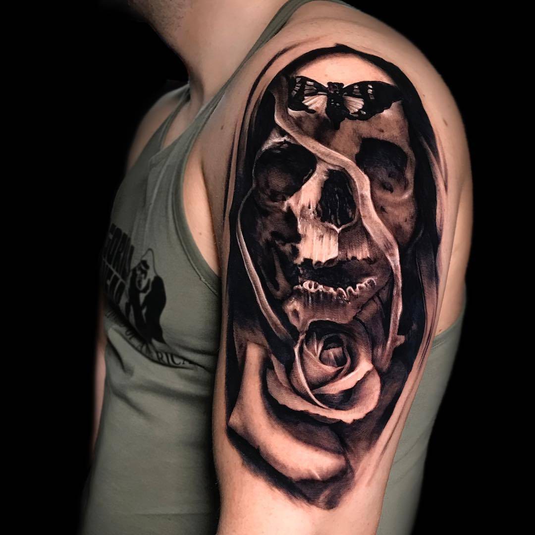 Tattoo artist Karen Tsvetnoy, color and black and grey realistic tattoo | Moscow, Russia