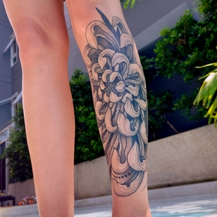 Female Black Graphic tattoo on Shin #67933 | Tattoo Artist Ioann Leo ( LEO-VAN )