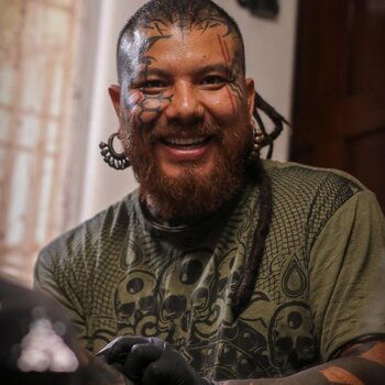 Tattoo artist René Ruíz 
