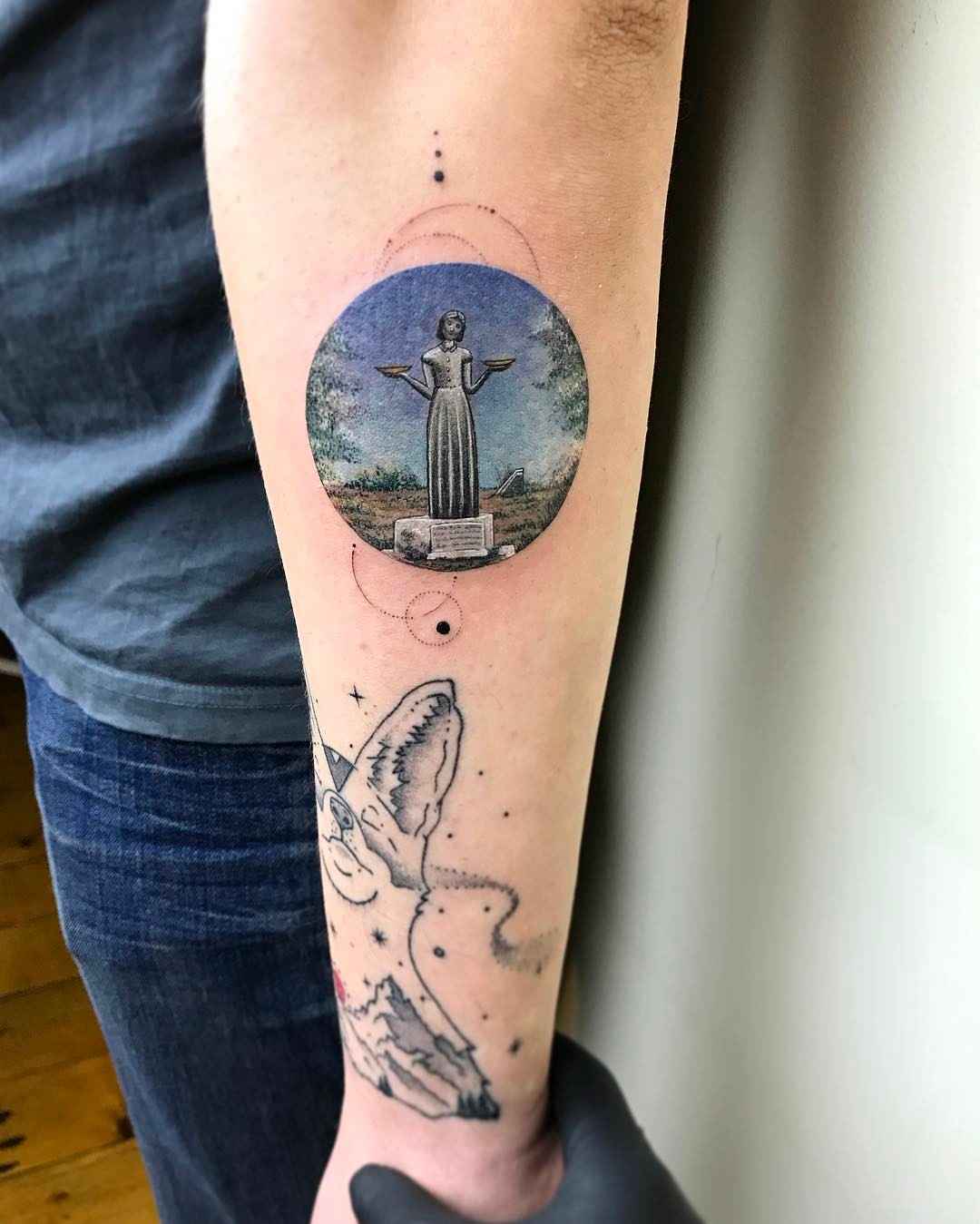 тату мастер Eva Krbdk цветные татуировки в круге акварель графика | Tattoo artist Eva Krbdk color round tattoo watercolor graphic