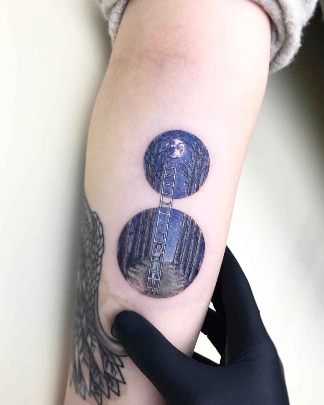 тату мастер Eva Krbdk цветные татуировки в круге акварель графика | Tattoo artist Eva Krbdk color round tattoo watercolor graphic