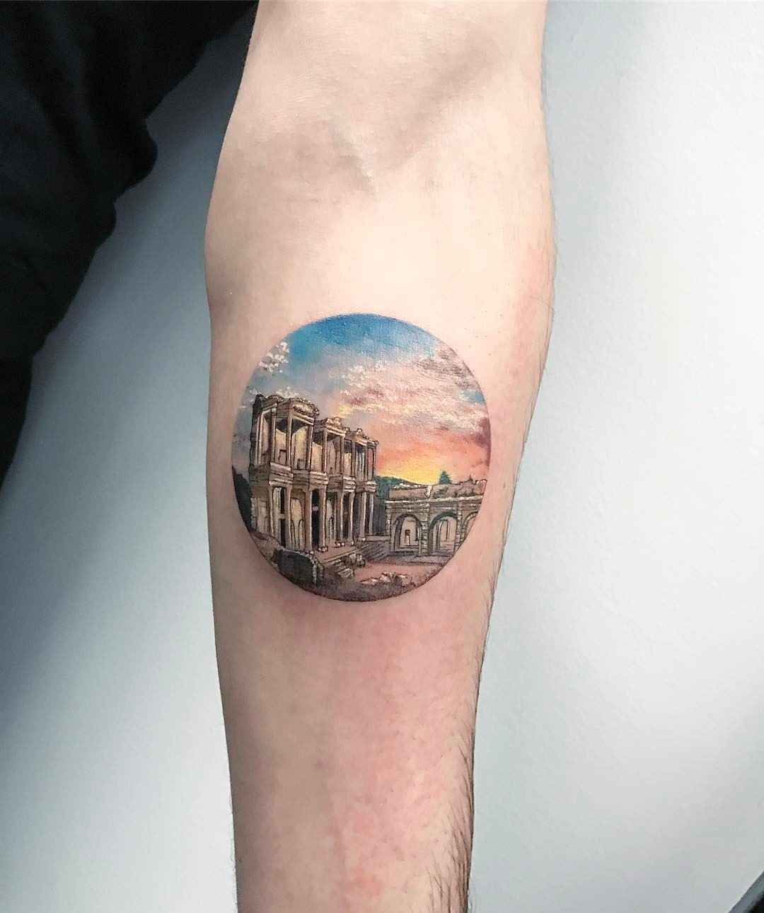 тату мастер Eva Krbdk цветные татуировки в круге акварель графика | Tattoo artist Eva Krbdk color round tattoo watercolor graphic