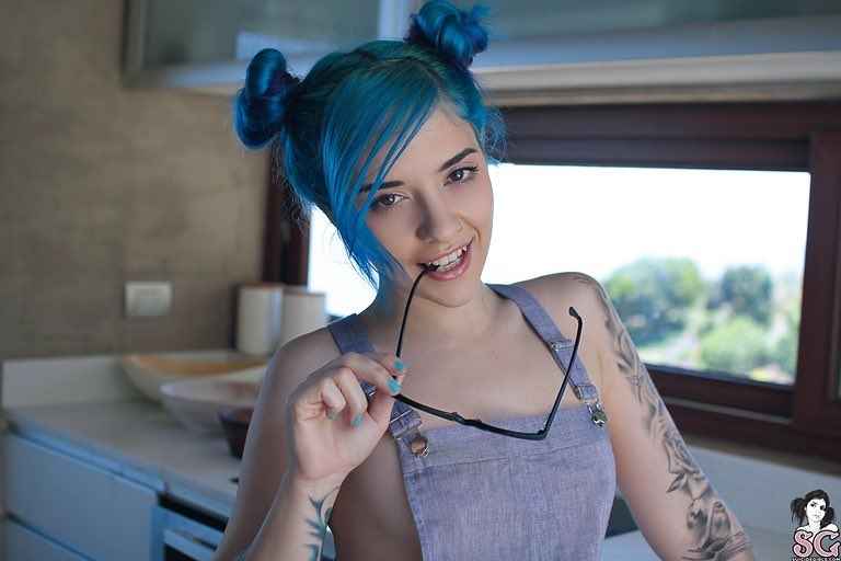 纹身模特和摄影师Saria，另类摄影模特，自杀女孩 | 美国