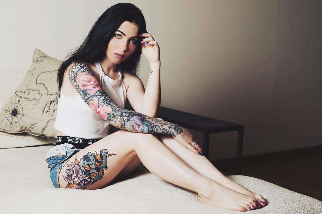 Modelo tatuada Victoria Biguzzi, modelo de fotografía alternativa, chica tatuada |  Italia