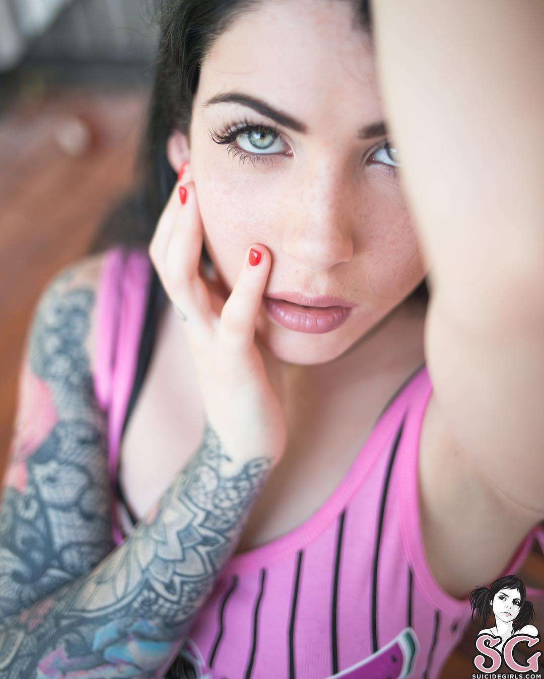 Modelo tatuada Victoria Biguzzi, modelo de fotografía alternativa, chica tatuada |  Italia